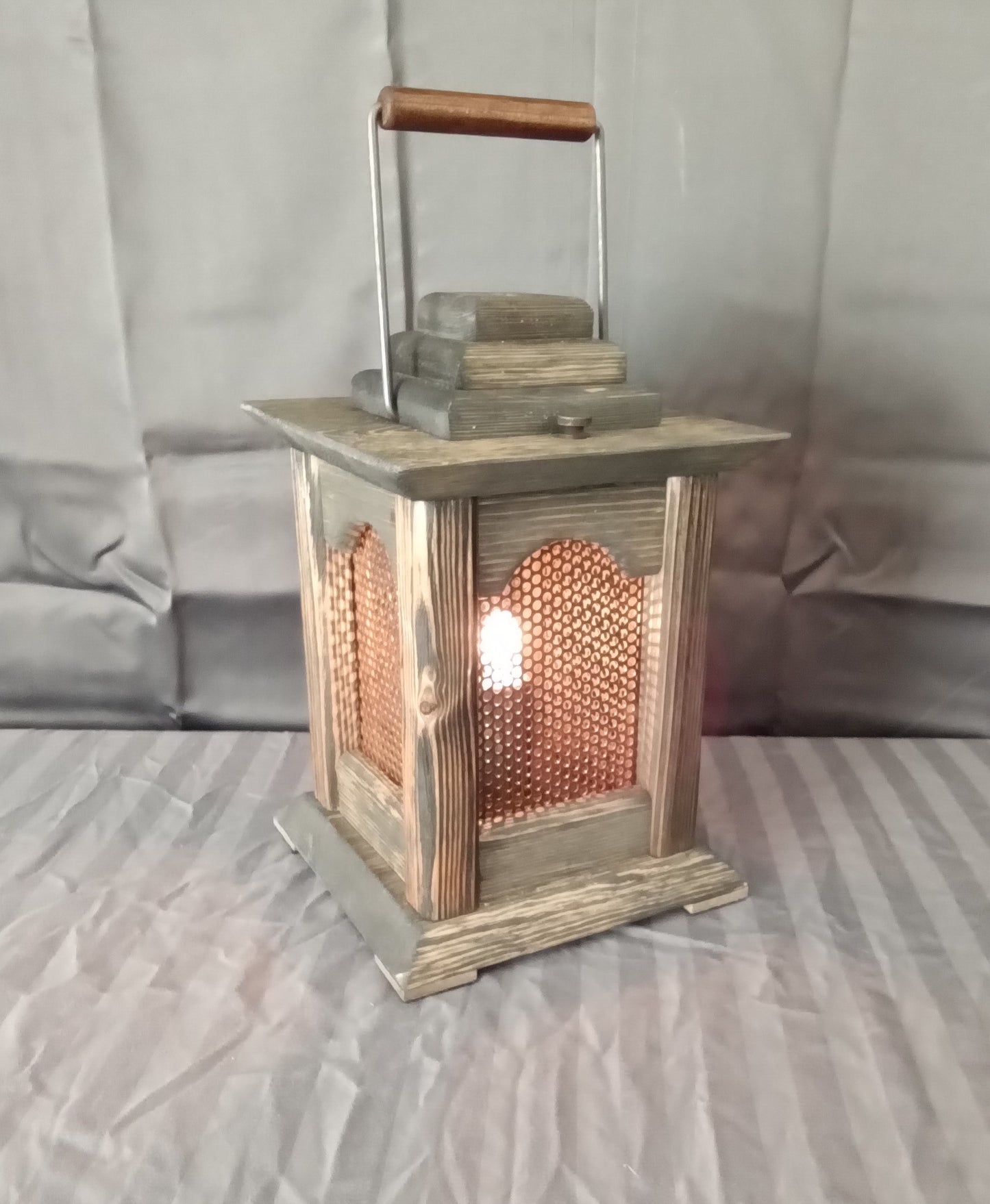 Colonial Table Lamp